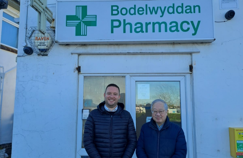 Gareth Davies MS Visits Bodelwyddan Pharmacy