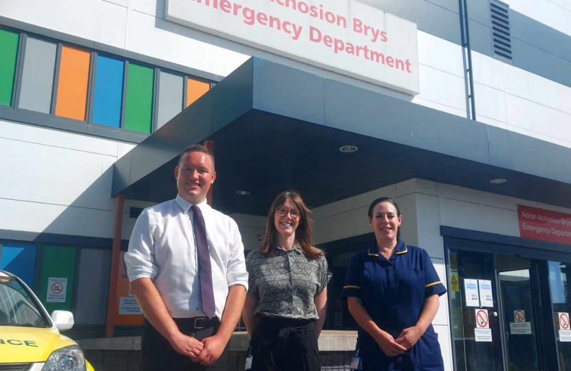 Gareth Davies MS and ED staff at Glan Clwyd Hospital.